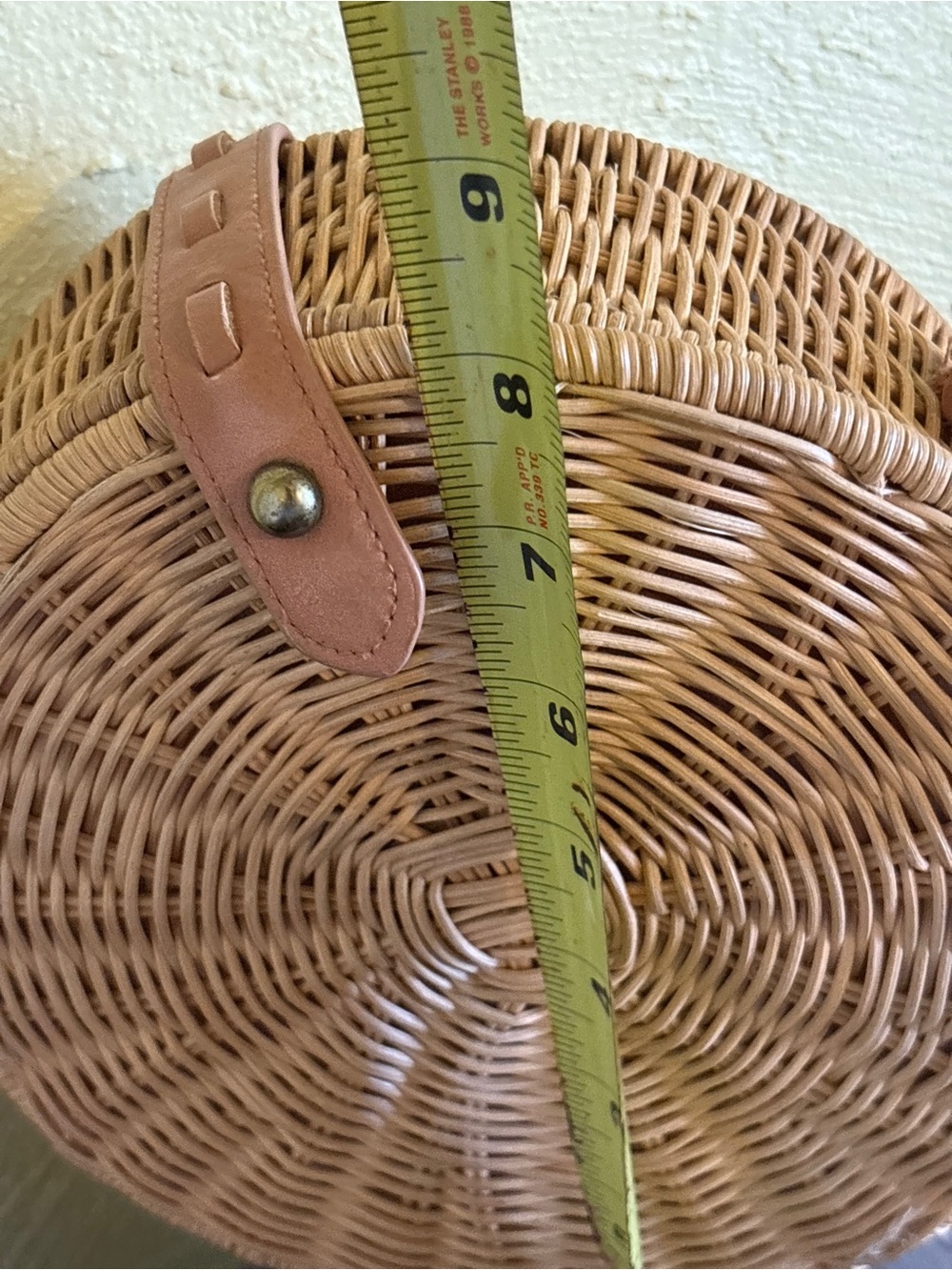Universal Thread Round Woven Crossbody in Blush and Tan Leather - Picture 7 of 7
